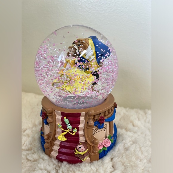 Disney Beauty & The Beast Belle Musical Swirling Water Globe - Picture 2 of 7